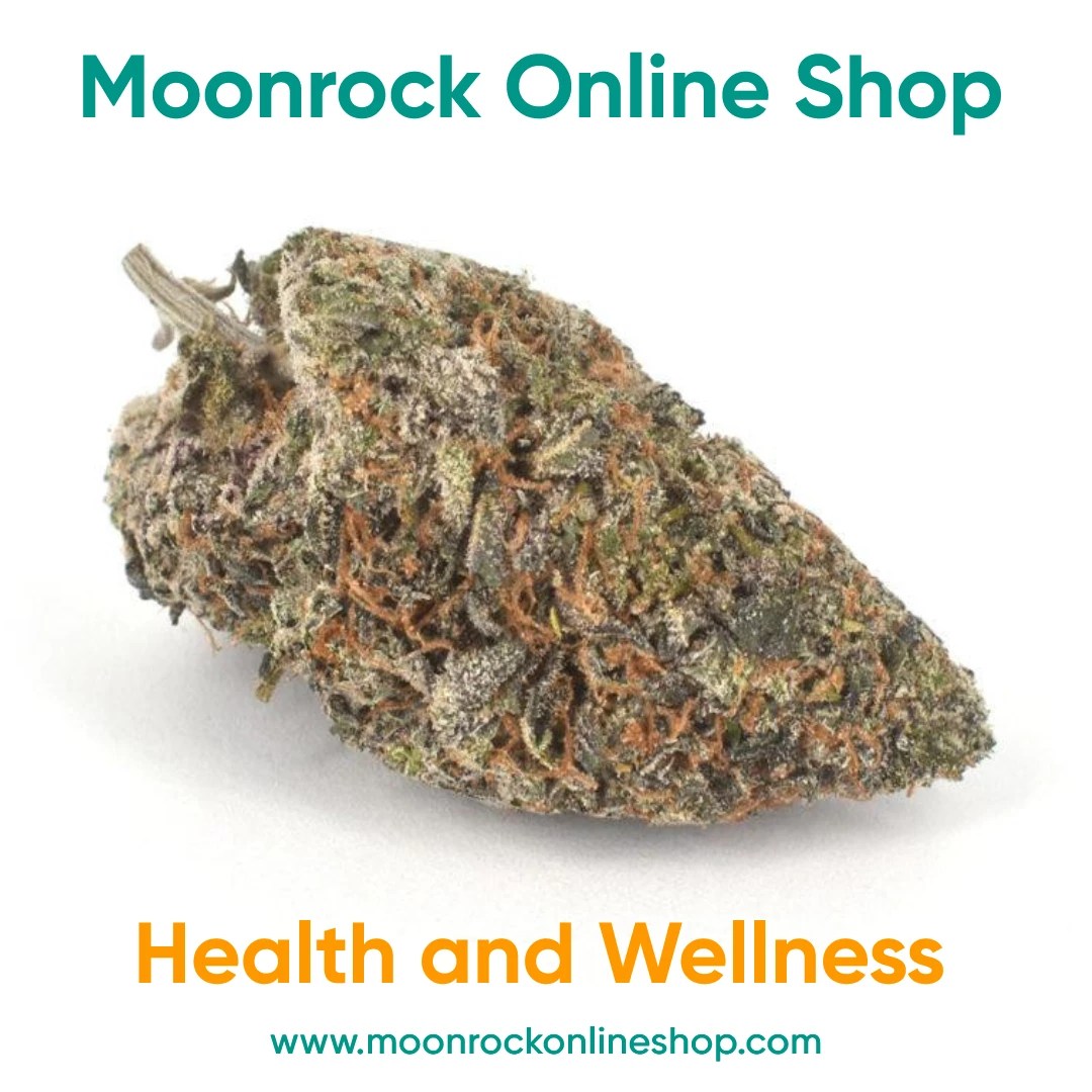 Premium White Runtz hybrid cannabis strain with frosty trichomes | Moonrock Online Shop