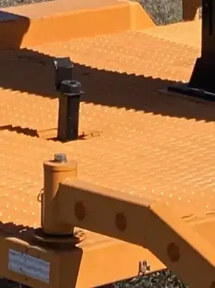 close up of orange grating on the top of the spyder platform