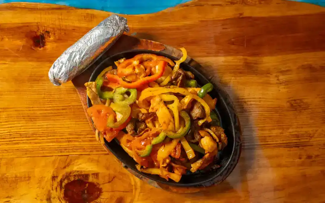 Fajita San Blas served with bell peppers and onions on a sizzling skillet.