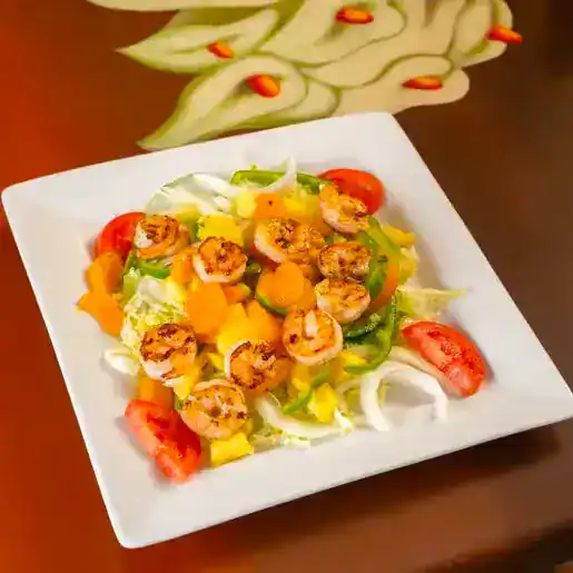 Fresh shrimp and colorful vegetables in a salad bowl.