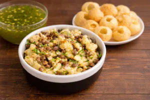 Pani Puri Ka Aloo Masala Kaise Banaye (Street style pani puri aloo masala with kala chana)