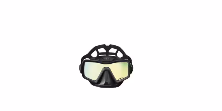 Masque de plongée moderne avec verres en verre trempé pour explorer le monde sous-marin.