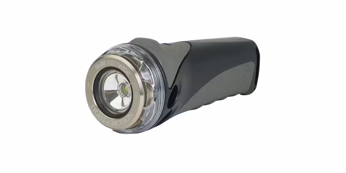 Lampe étanche pour explorations sous-marines, idéale pour la plongée et les activités aquatiques.