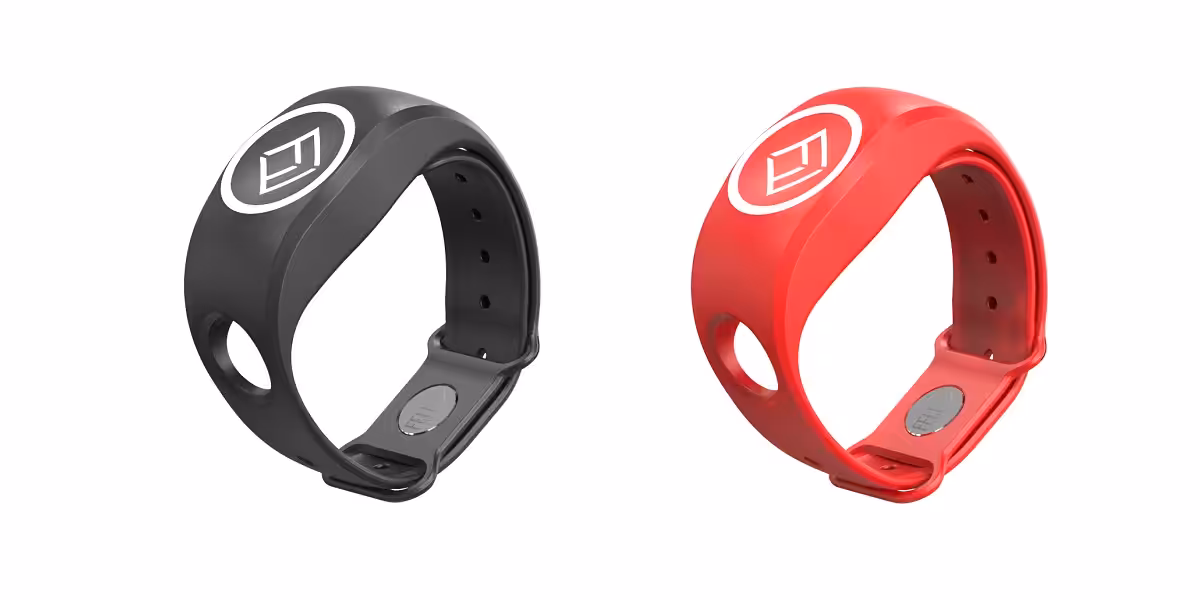 Bracelets de plongée en silicone, disponibles en noir et rouge, pour explorations marines.