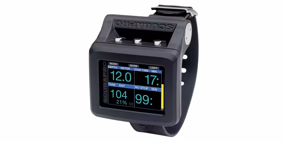 Montre de plongée Scubapro, affichage numérique pour profondeur et temps de plongée.