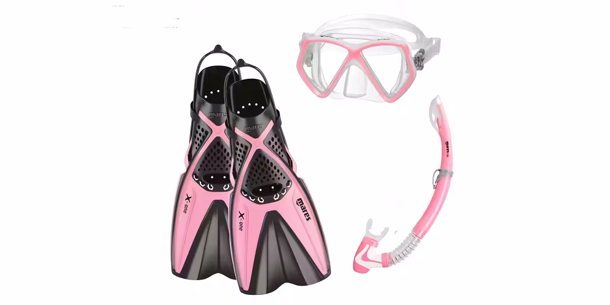 Équipement de plongée sous-marine rose : palmes, masque et tuba pour explorations aquatiques.