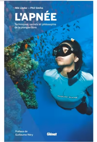 L'apnée Un plongeur en apnée explore un récif vibrant, entouré de poissons colorés, illustrant la liberté de la plongée libre.