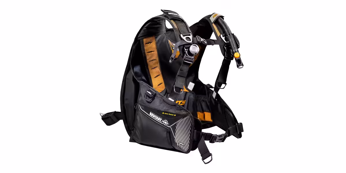 Gilet de plongée technique, léger et ergonomique, idéal pour les explorations sous-marines.