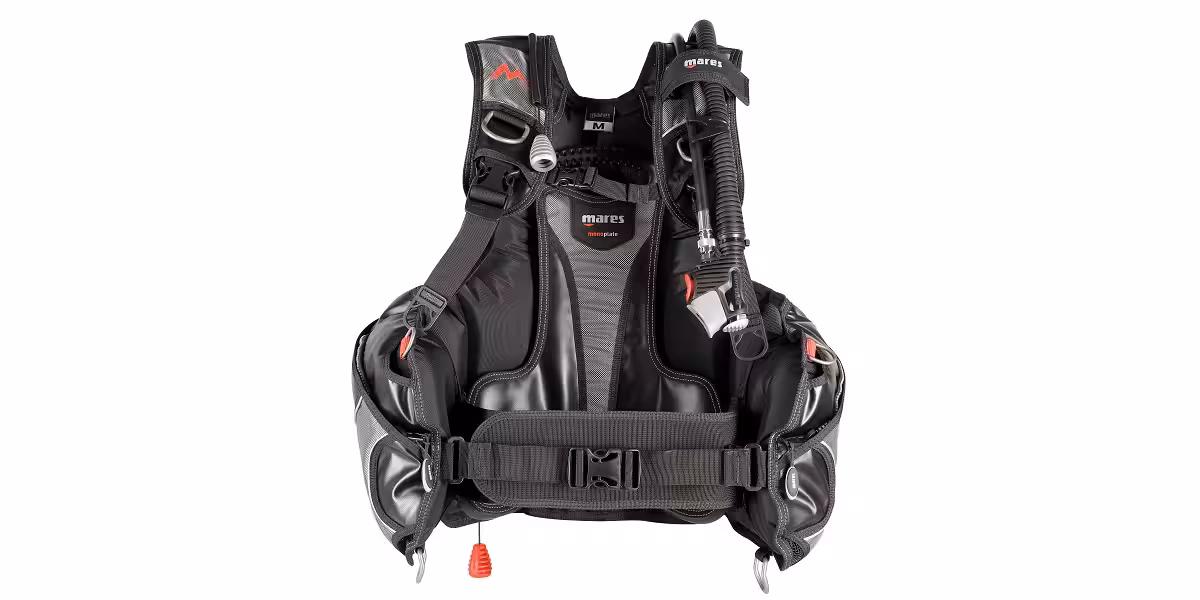 Gilet stabilisateur Mares pour la plongée sous-marine, conçu pour le confort et la sécurité.