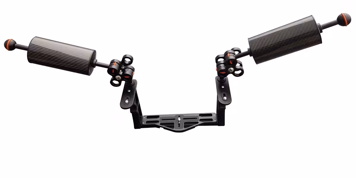 Accessoire de plongée sous-marine pour stabilisation et prise de vue sous-marine optimale.