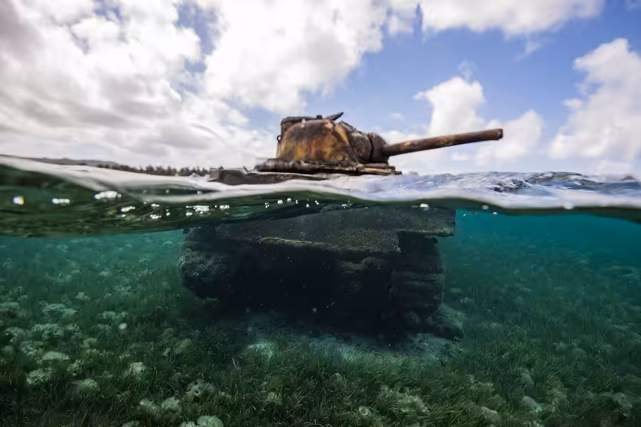 2018 04 Yann Valton Saipan Char Immerge 01