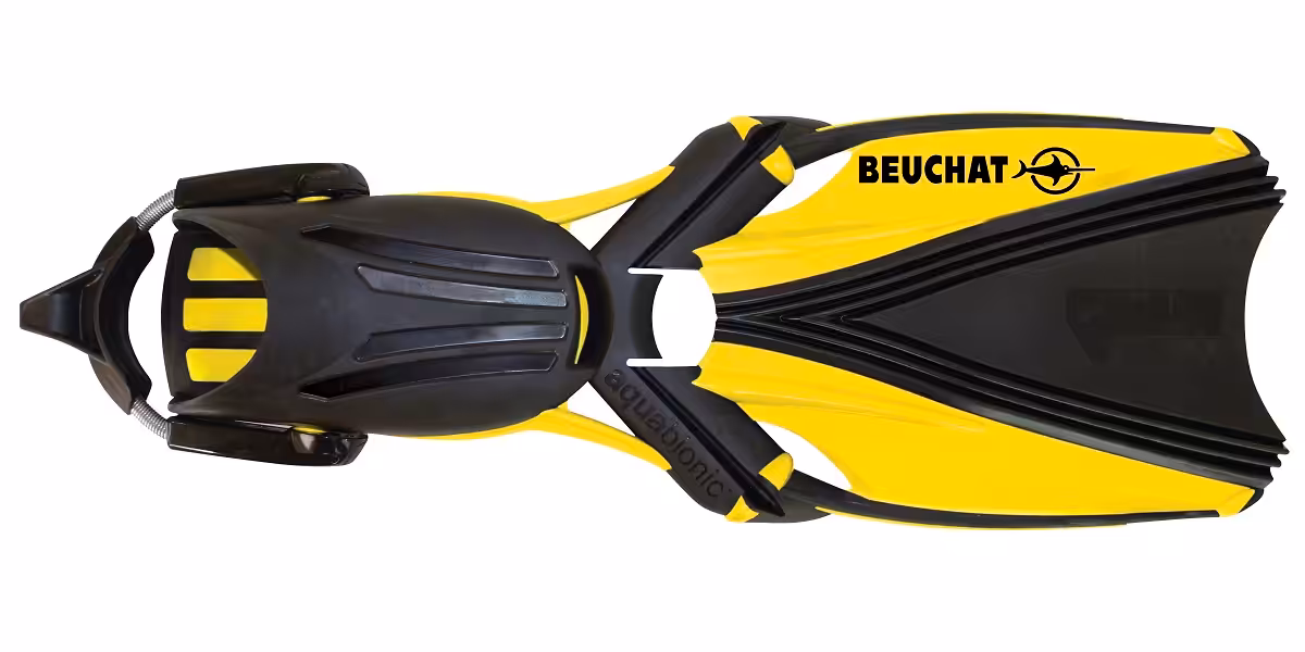Palmes de plongée Beuchat, idéales pour explorer le monde sous-marin avec confort et efficacité.
