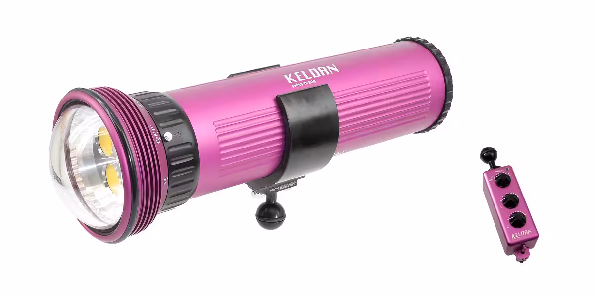 Éclairage sous-marin Keldan, lampe étanche pour explorations et photographie aquatique.