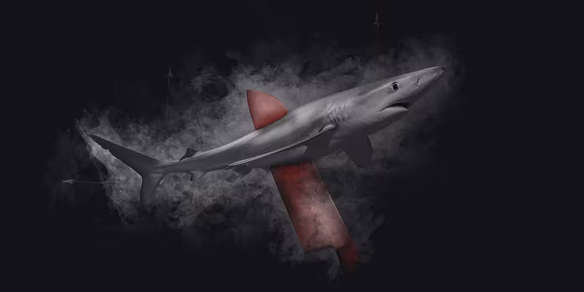 Requin majestueux nageant dans un univers sous-marin mystérieux et captivant.