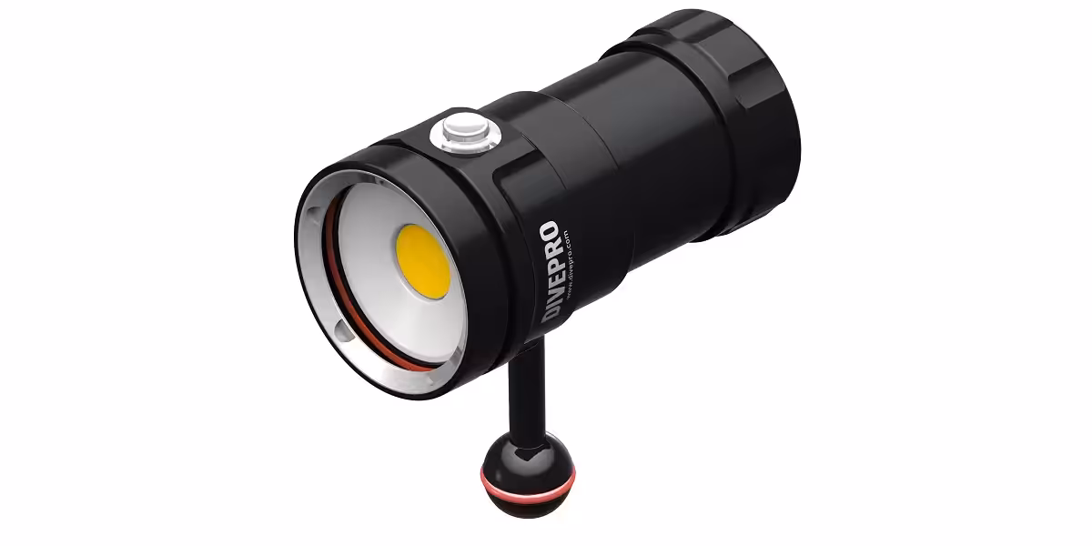 Projecteur sous-marin professionnel pour explorer les merveilles de l'océan en toute sécurité.