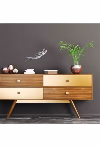 Une élégante décoration murale en métal inox représente un plongeur photographe, ajoutant une touche d'océan à votre intér...