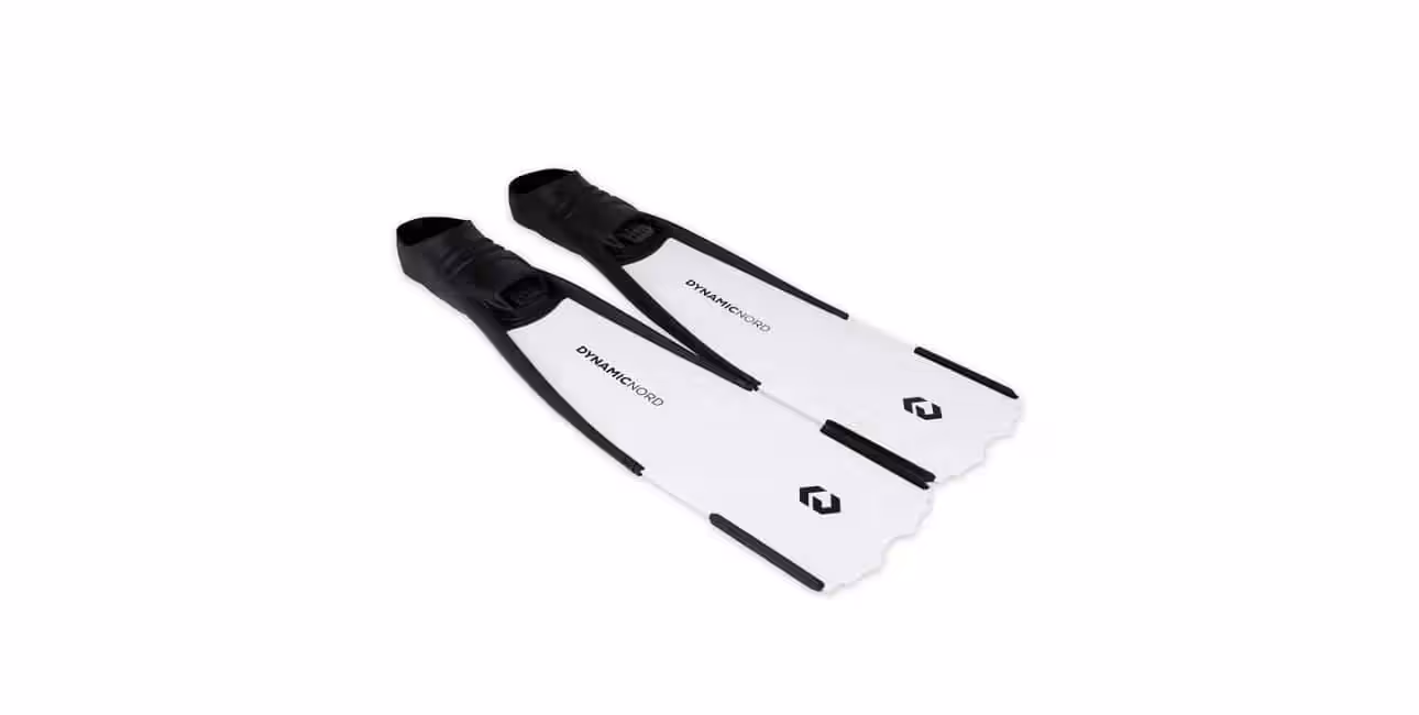 Les palmes DYNAMICNORD offrent une propulsion optimale pour explorer les profondeurs marines avec aisance et efficacité.