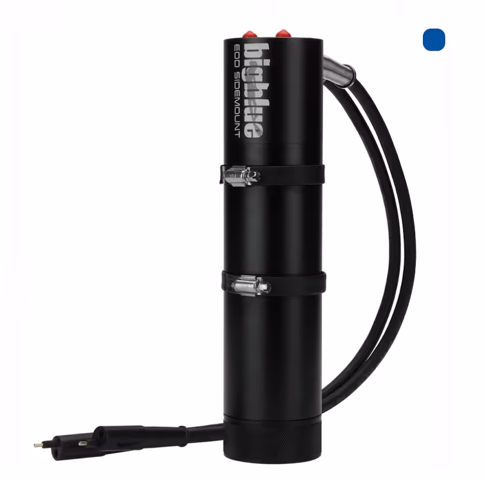 Projecteur sous-marin Bigblue EOD Sidemount, idéal pour l'éclairage lors de plongées profondes.