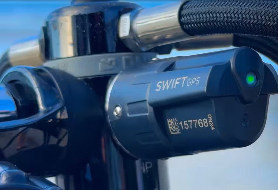 Équipement de plongée sous-marine avec GPS pour une navigation sécurisée et précise.