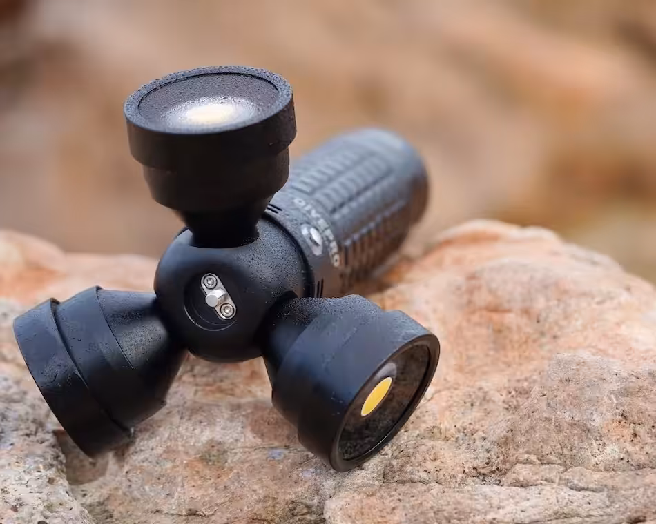 Lampe de plongée robuste, essentielle pour explorer les profondeurs marines en toute sécurité.