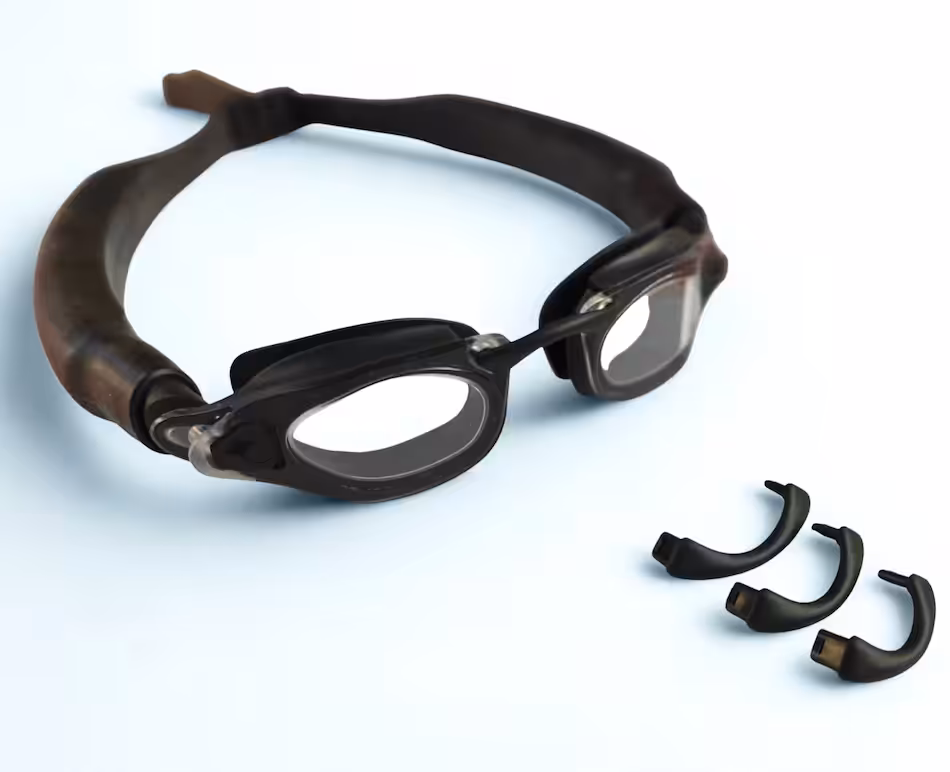 Lunettes de plongée avec accessoires interchangeables, idéales pour explorer le monde sous-marin.