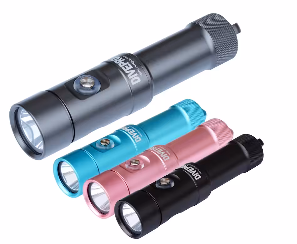 Lampes de plongée colorées, essentielles pour explorer les merveilles du monde sous-marin.