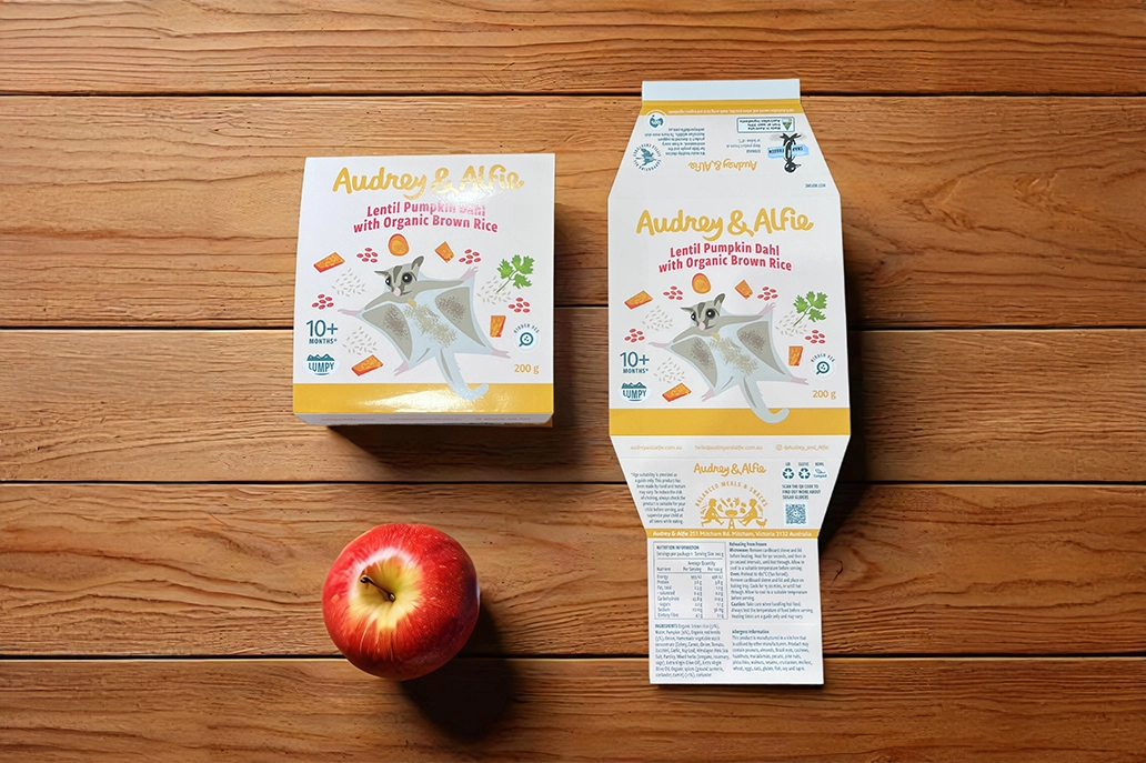 Food container sleeves in carta solida board with die cut finish
