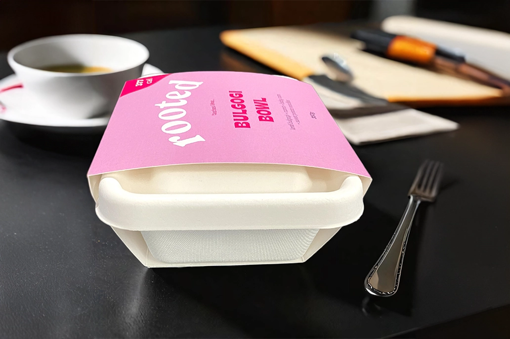 Food container sleeves in bleach board with die cut finish