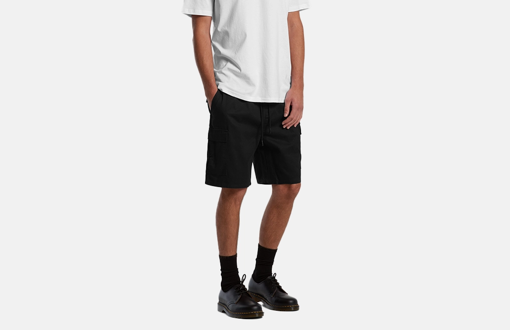5925_CARGO_WALK_SHORTS_TURN