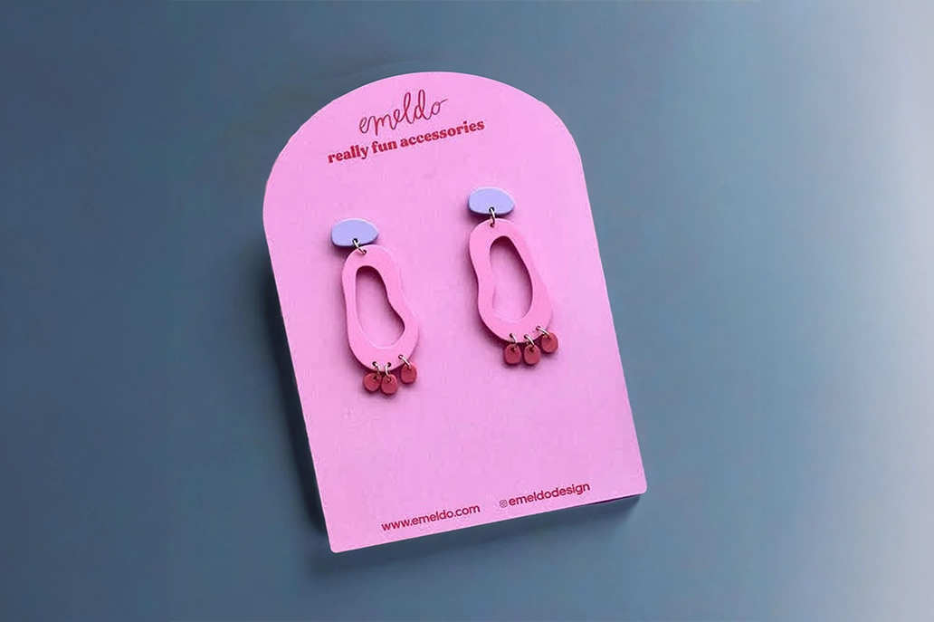 Arched shaped earring holder