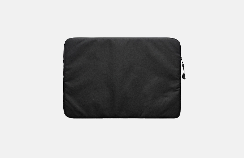 1024_RECYCLED_LAPTOP_SLEEVE_TURN