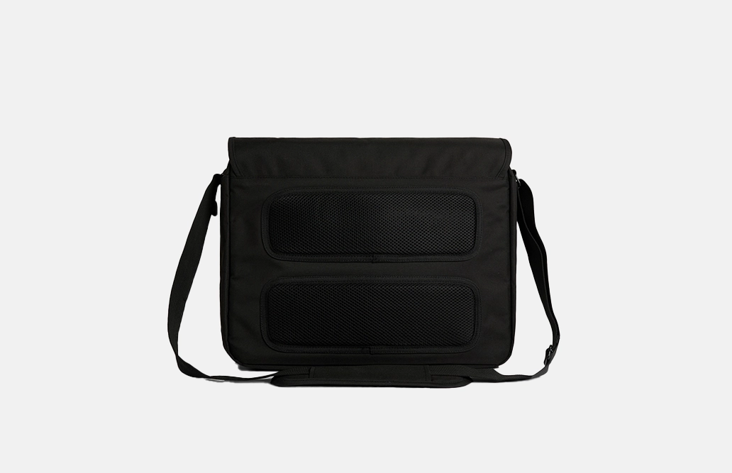 1027_RECYCLED_MESSENGER_BAG_BACK