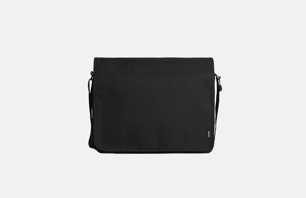 1027_RECYCLED_MESSENGER_BAG_MAIN
