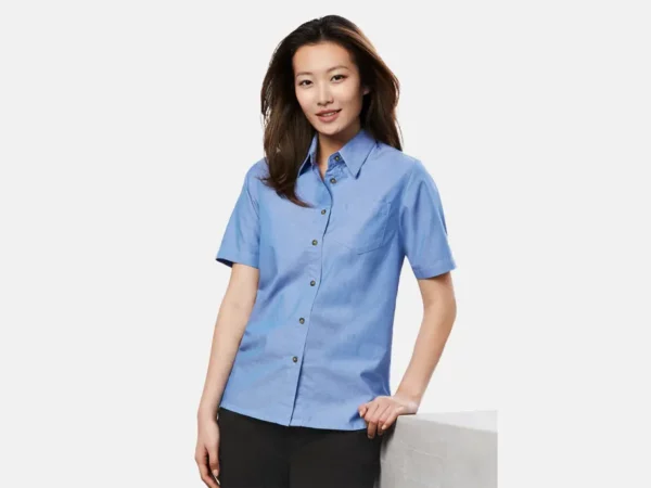 LB6200_Womens Chambray Short Sleeve Shirt_Model