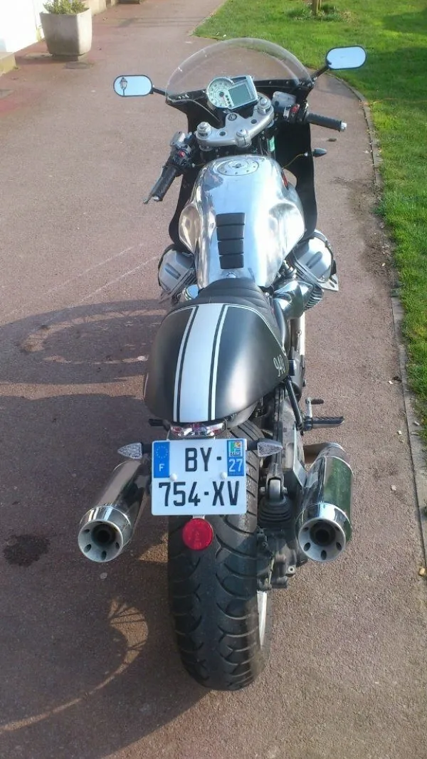 Long Guzzi tank with Aero cap on a Bellagio