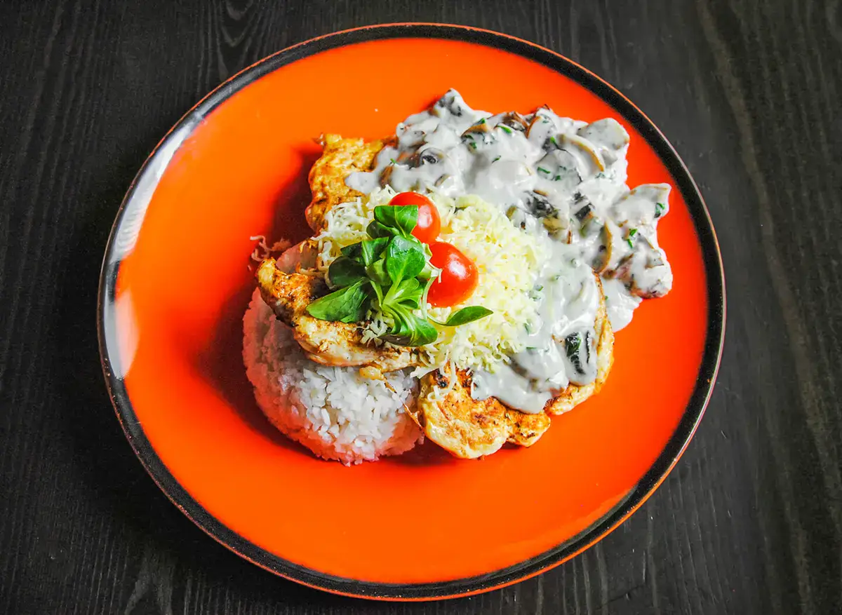 Grill pulykamell tejszínes gombamártással, jázmin rizzsel