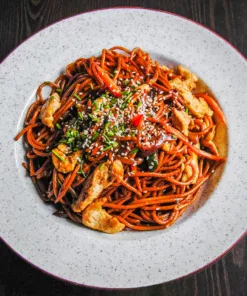 Mézes szezámmagos csirkehús tésztával