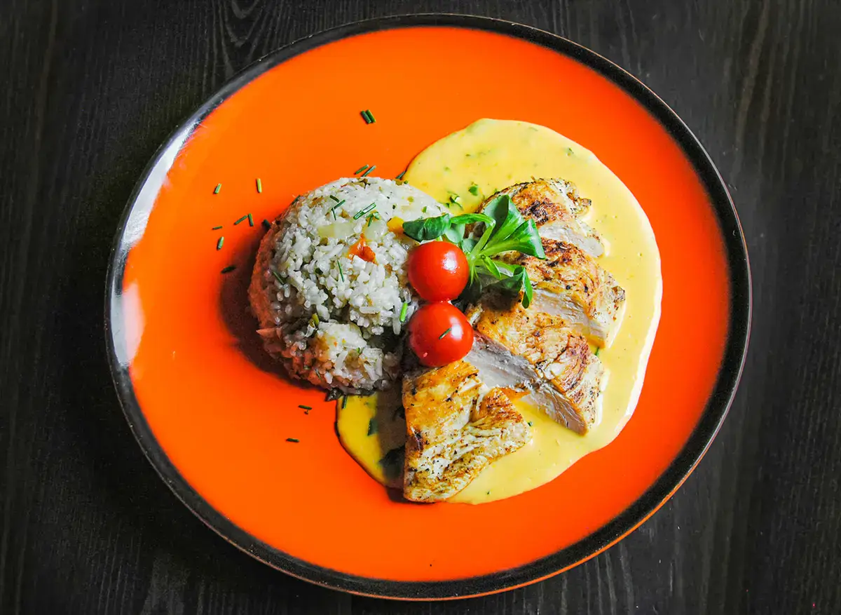 Cheddar csirkesteak, mexikói rizzsel