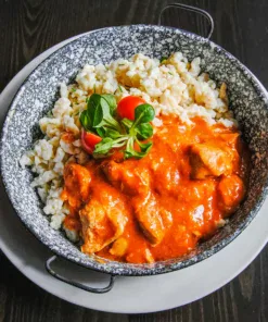 Csirkepörkölt galuskával