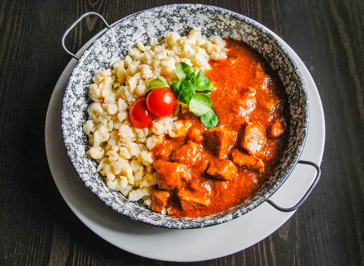 Sertéspörkölt galuskával