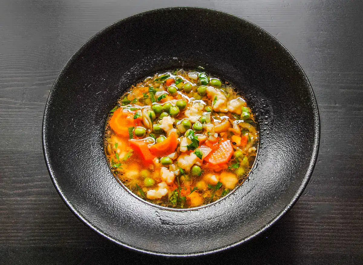 Zsenge tavaszi zöldborsóleves