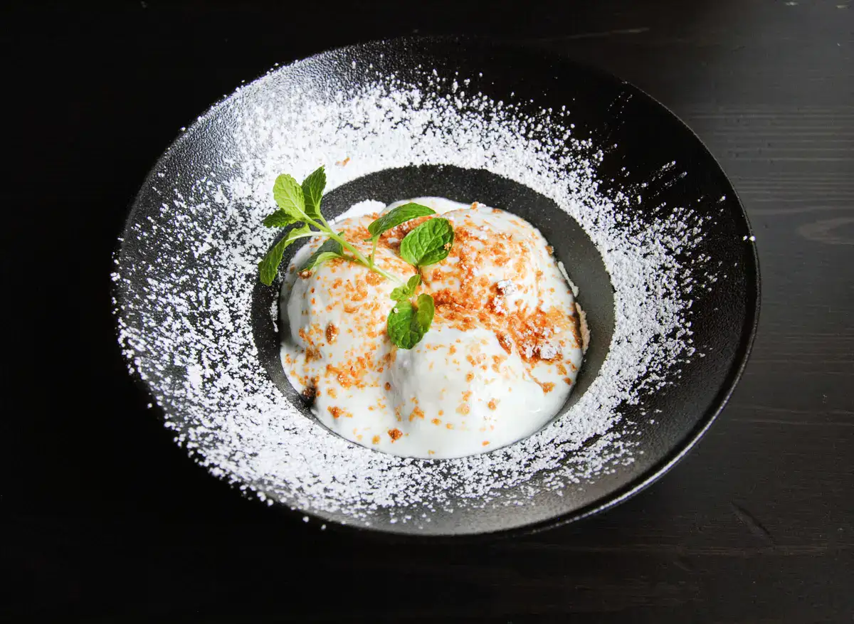 Házi túrógombóc édes kekszmorzsával