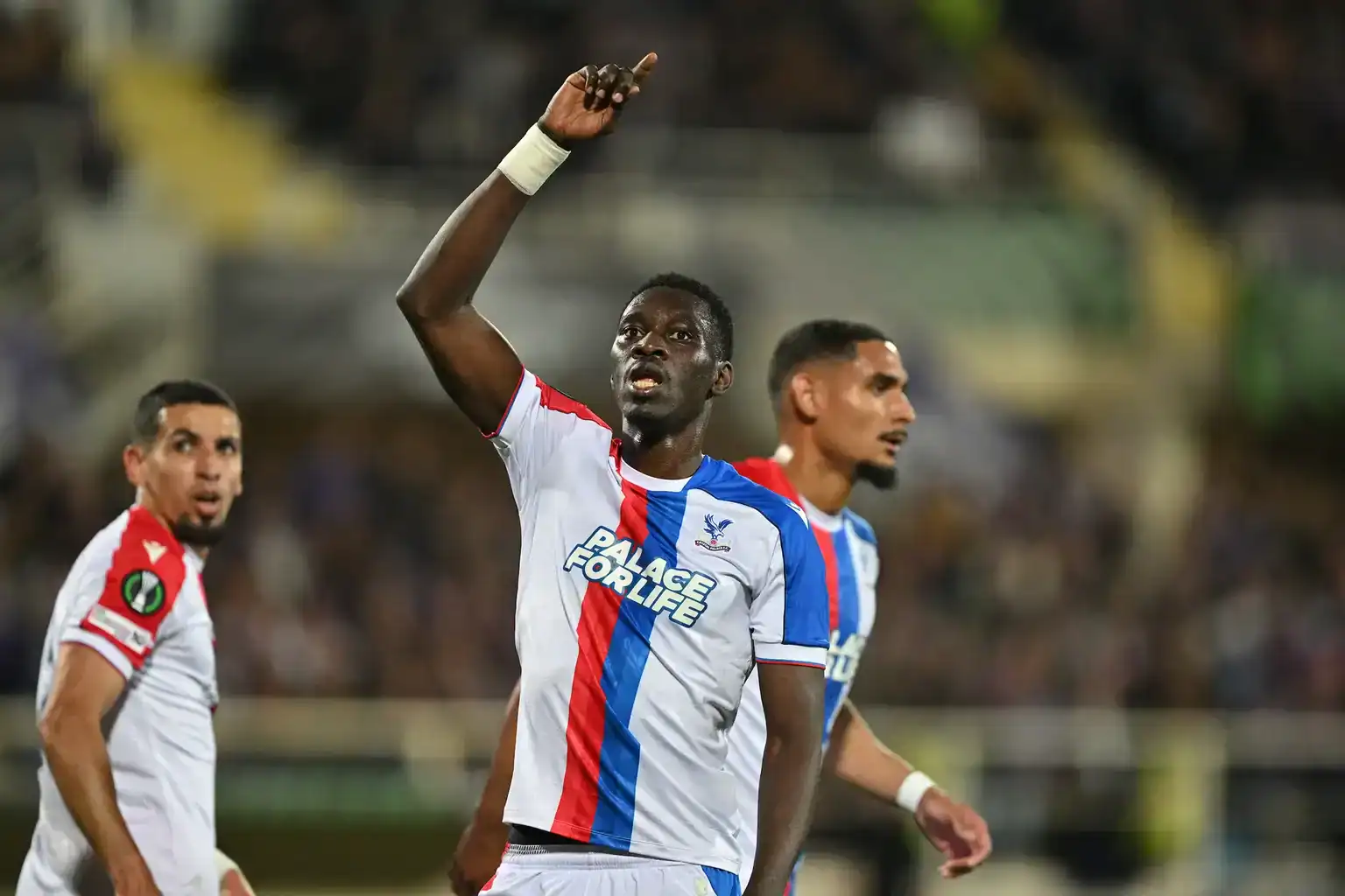 Ligue Conférence : Grâce à un but d'Ismaïla Sarr, Crystal Palace se qualifie pour les demi-finales malgré sa défaite contre la Fiorentina - wiwsport