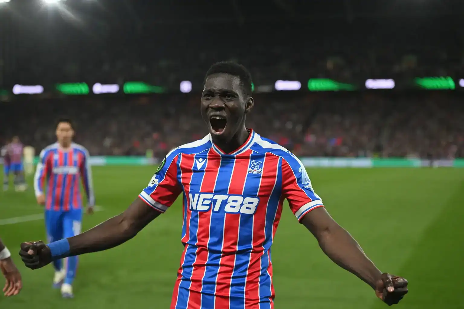 Ligue Conférence : Avec un neuvième but d'Ismaïla Sarr, Crystal Palace s'impose encore contre le Shakhtar Donetsk et se qualifie en finale - wiwsport