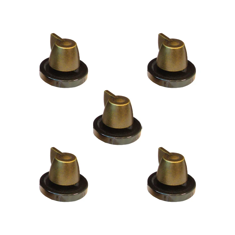 Cinque manopole identiche color ottone con basi nere sono equidistanti e posizionate su uno sfondo bianco, che ricorda il design elegante della collezione MABRO75 - Kit 5 manopole STAR75.