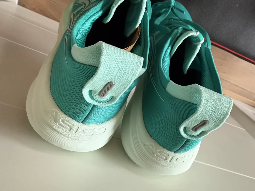ASICS Gel-Nimbus 27 achterkant