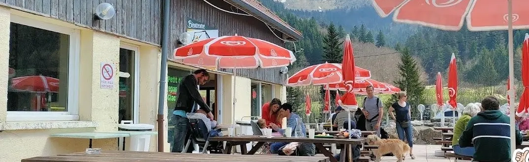 la terrasse du restaurant dans l'Isère