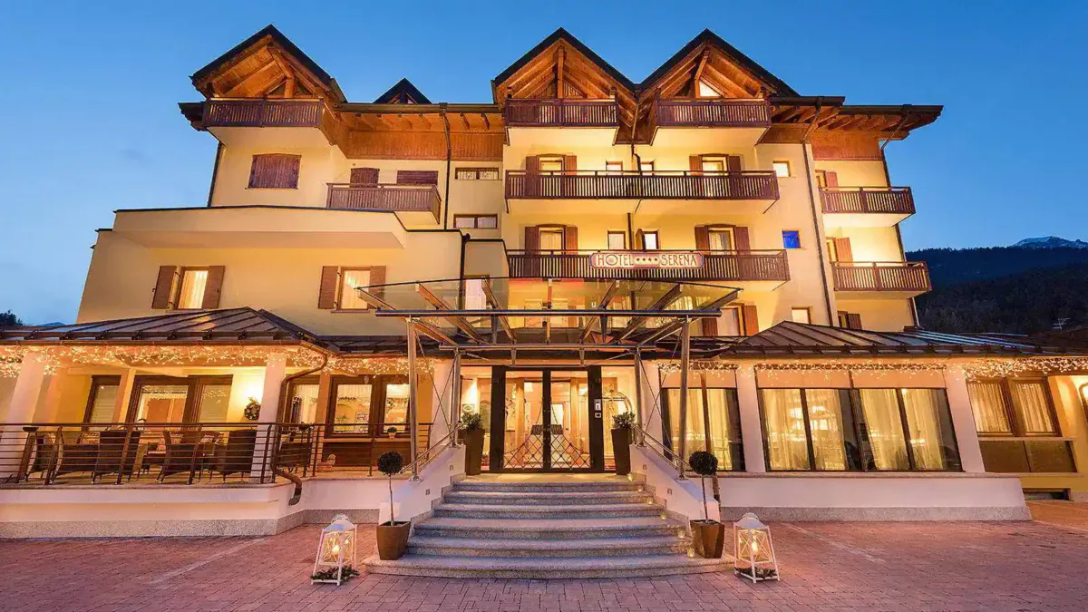 family hotel trentino piscina