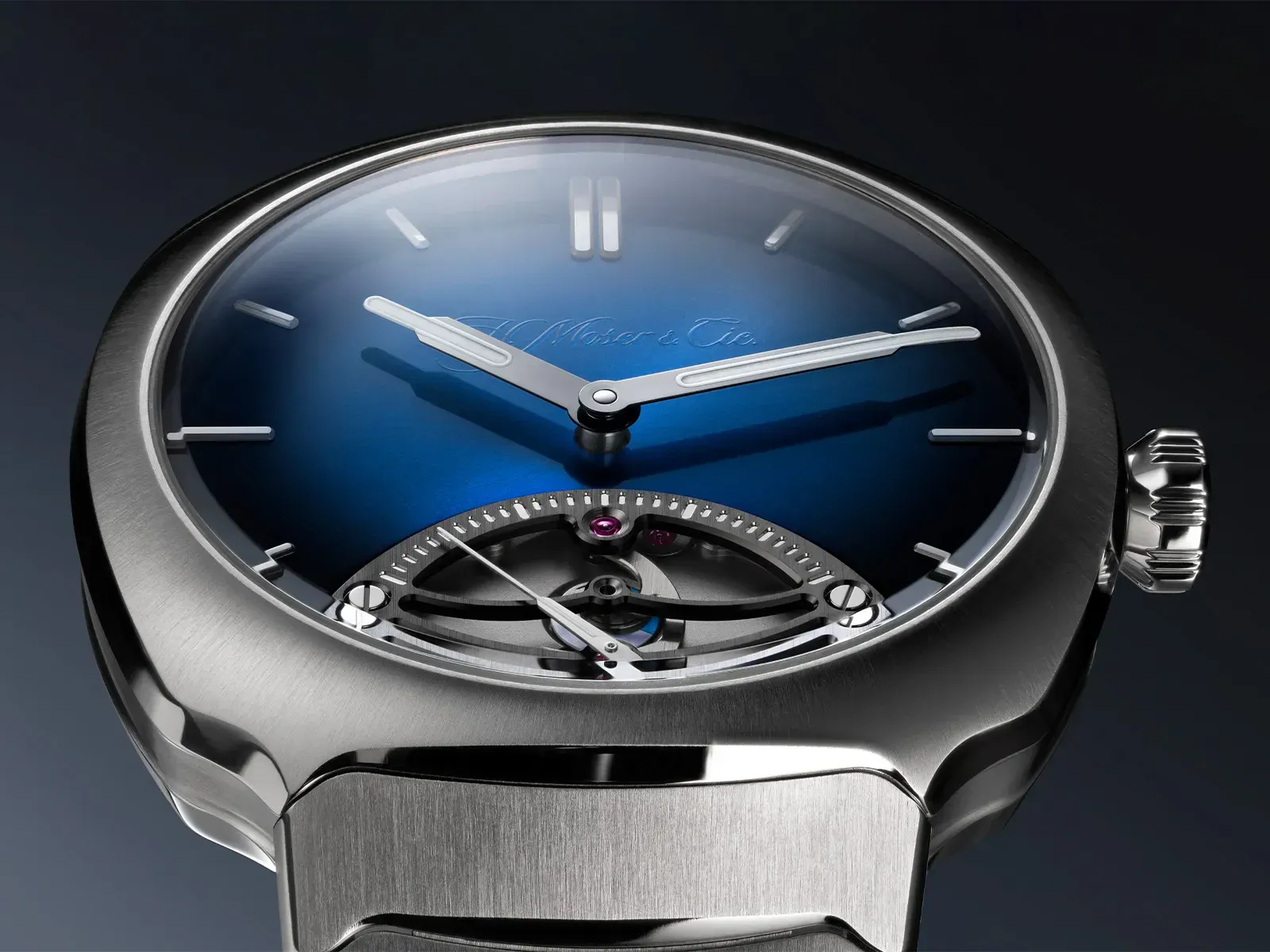 H. Moser Streamliner Retrograde Seconds watch Ref. 6252-1200 with Midnight Blue fumé dial and retrograde seconds at 6 o’clock