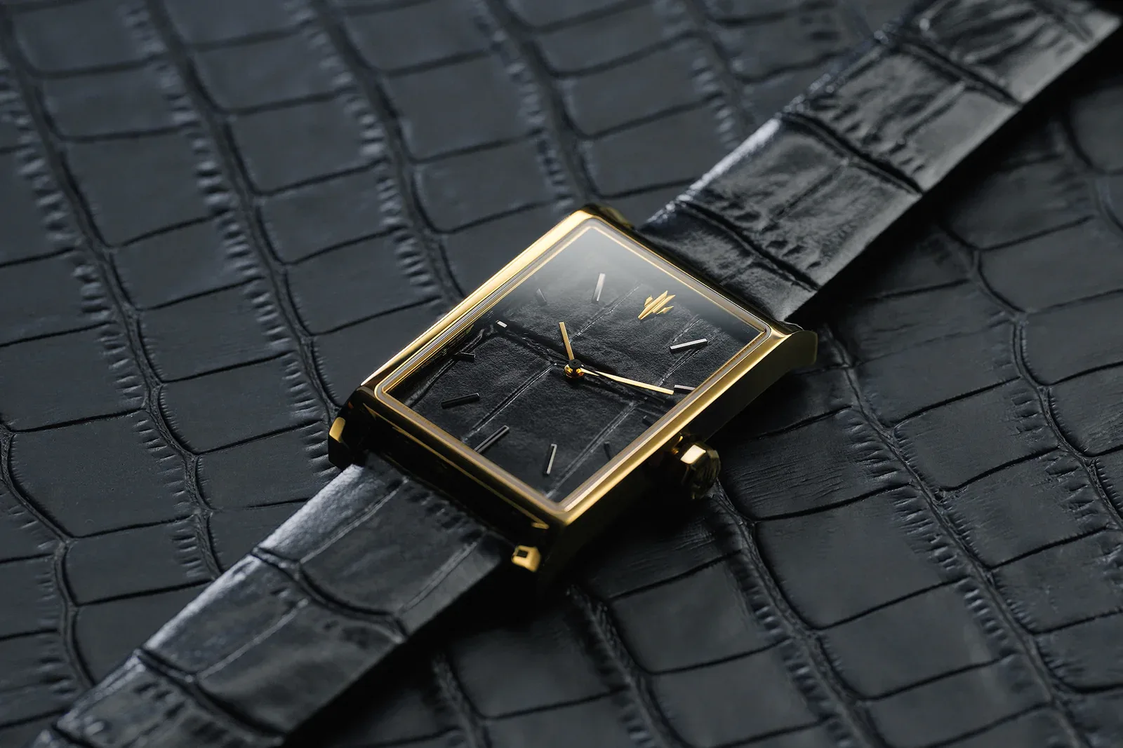VIEREN Gold Croc in black crocodile-embossed leather with gold PVD case and applied indices, lying on matching black leather